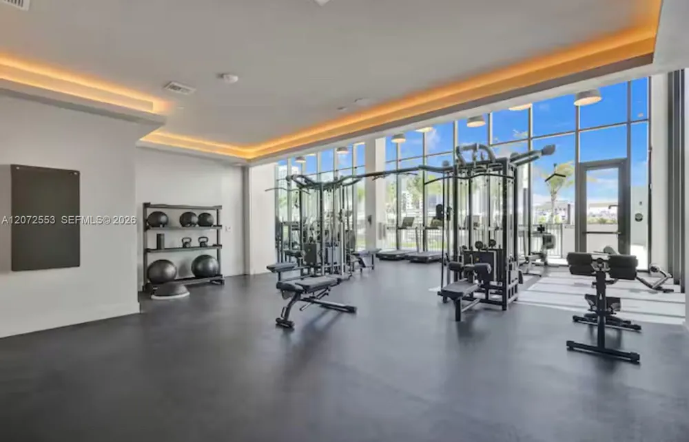 580 72nd #1713 Miami Beach, FL 33141