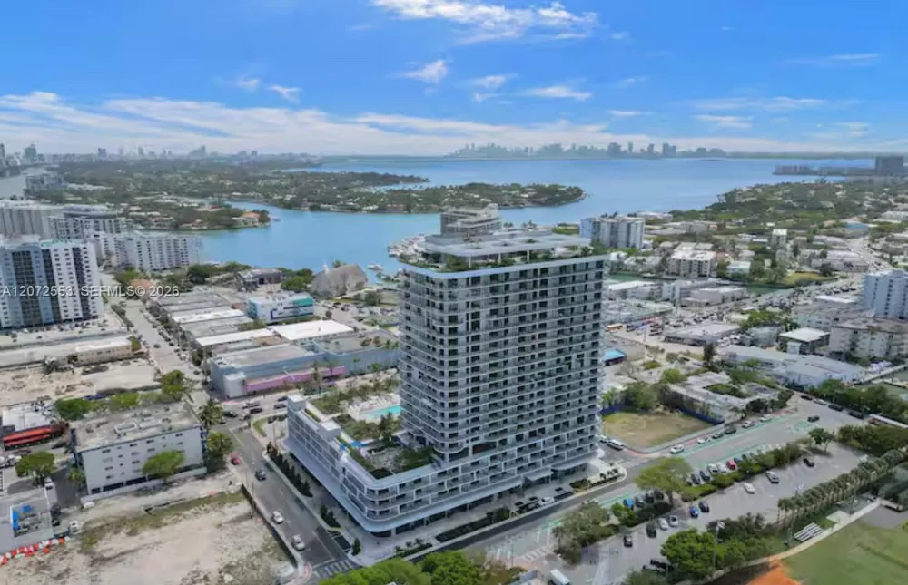 580 72nd #1713 Miami Beach, FL 33141
