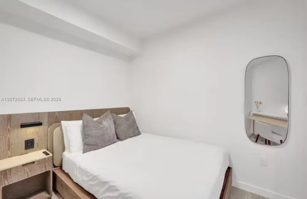 580 72nd #1713 Miami Beach, FL 33141