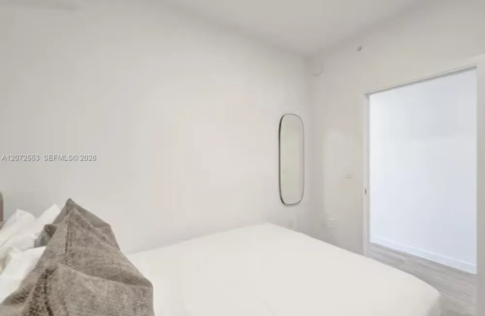 580 72nd #1713 Miami Beach, FL 33141