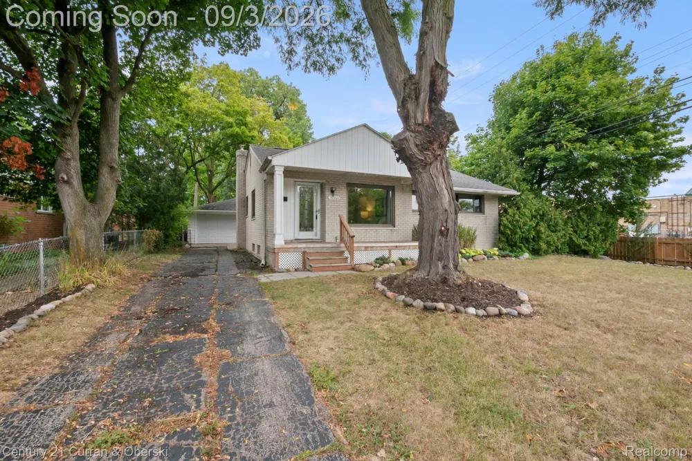 31560 Leelane Farmington City, MI 48336