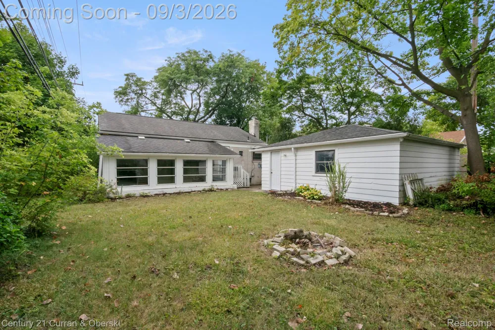 31560 Leelane Farmington City, MI 48336
