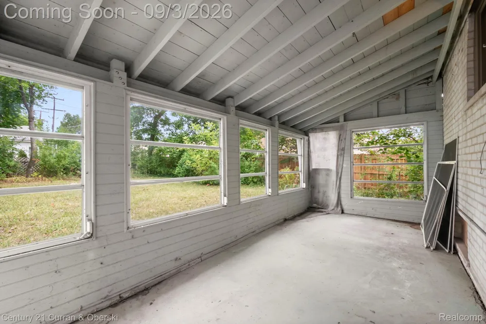 31560 Leelane Farmington City, MI 48336