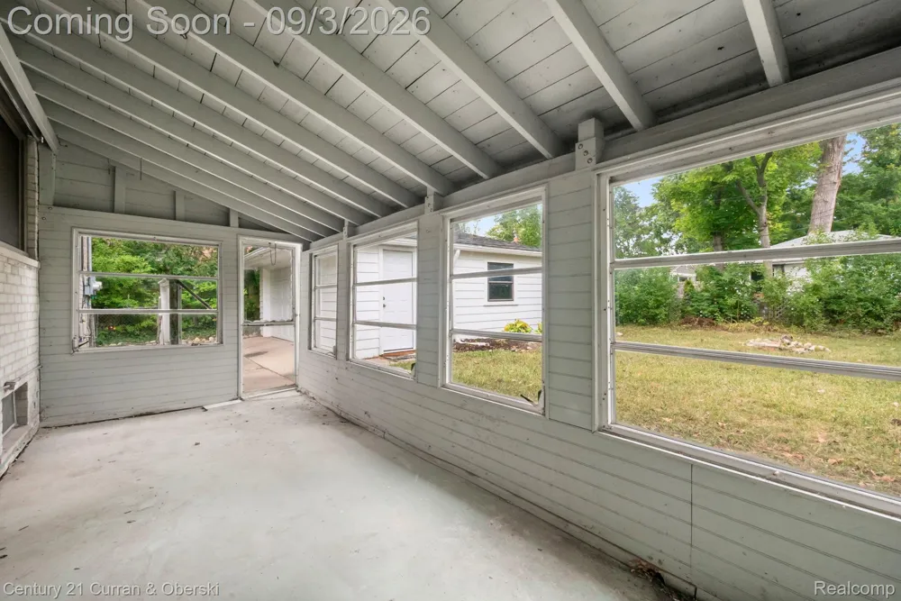 31560 Leelane Farmington City, MI 48336