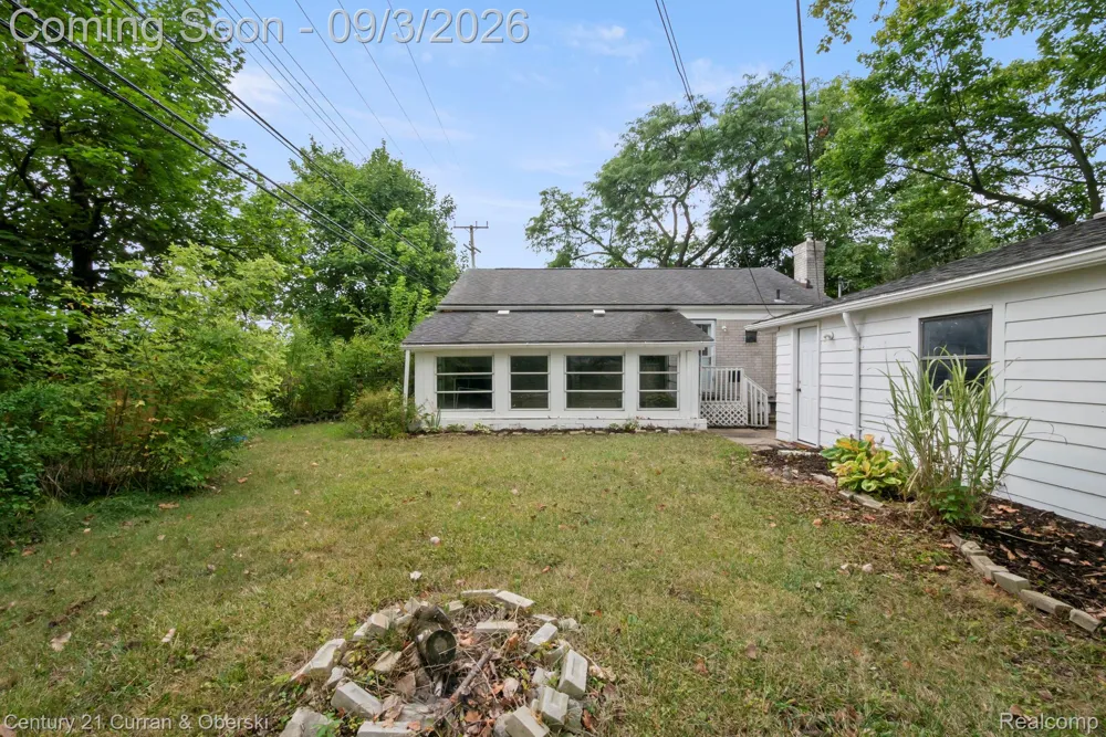 31560 Leelane Farmington City, MI 48336
