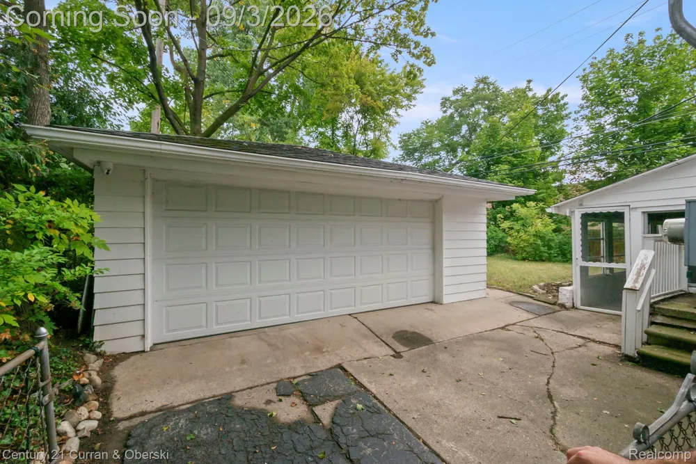 31560 Leelane Farmington City, MI 48336