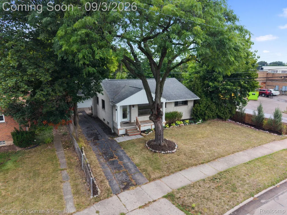 31560 Leelane Farmington City, MI 48336