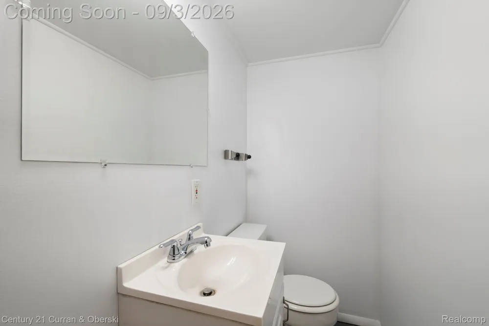31560 Leelane Farmington City, MI 48336