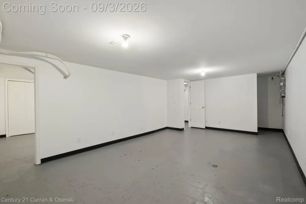 31560 Leelane Farmington City, MI 48336