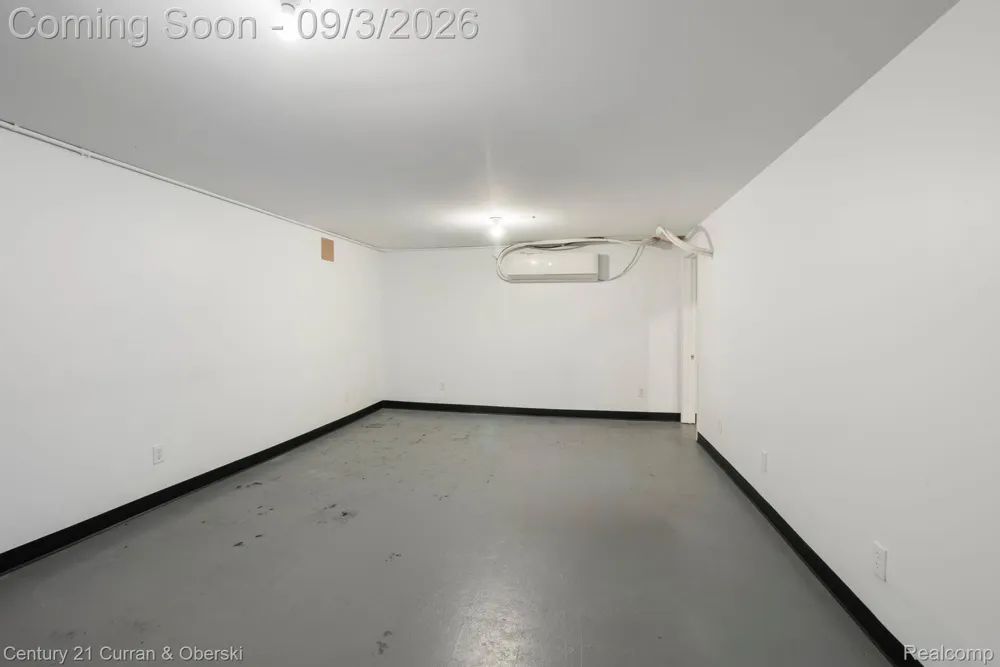 31560 Leelane Farmington City, MI 48336