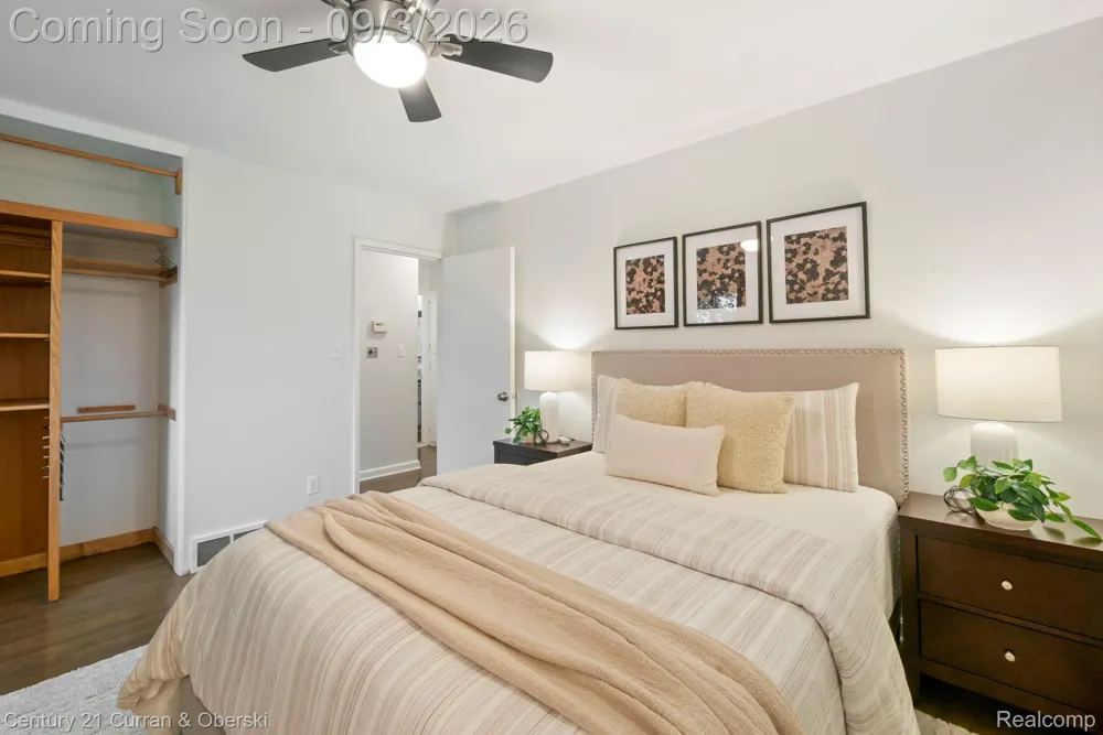 31560 Leelane Farmington City, MI 48336