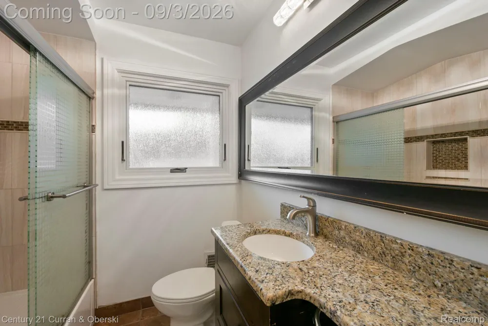 31560 Leelane Farmington City, MI 48336