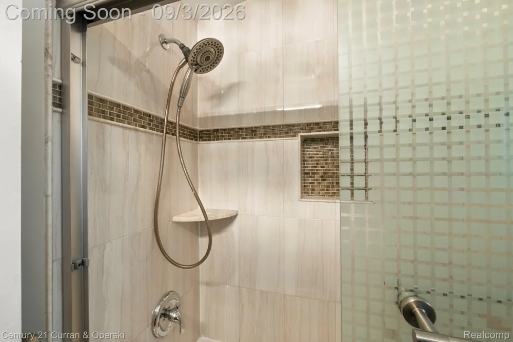 31560 Leelane Farmington City, MI 48336