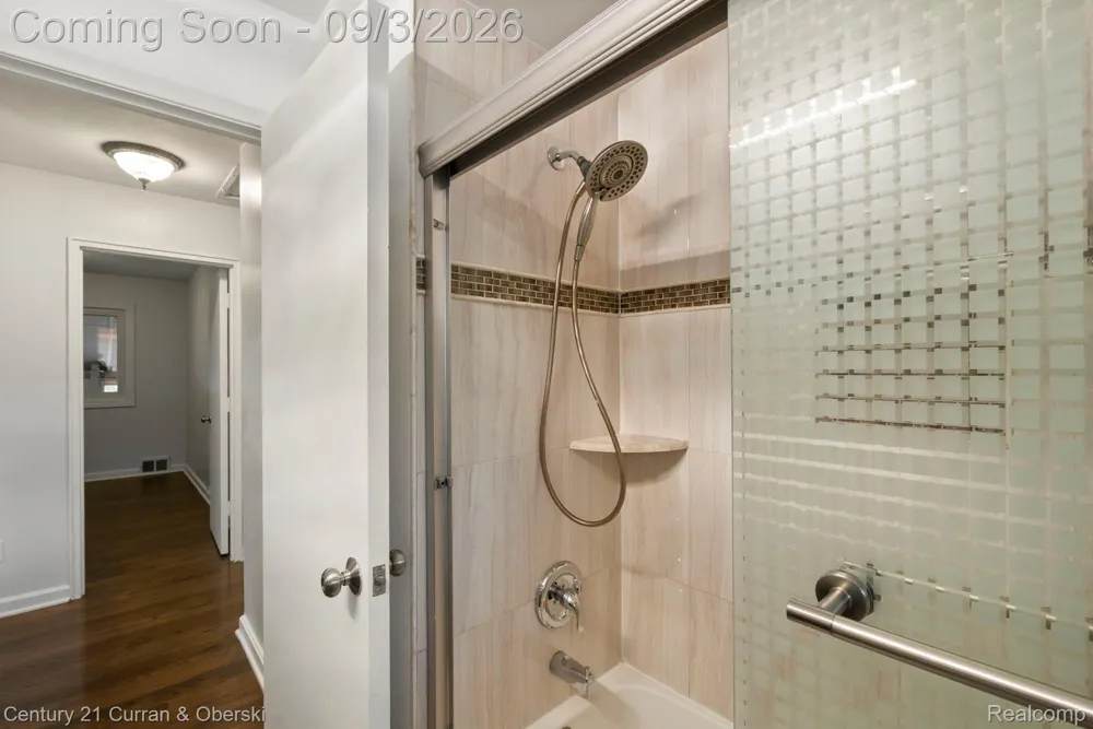 31560 Leelane Farmington City, MI 48336