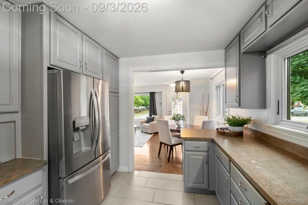 31560 Leelane Farmington City, MI 48336