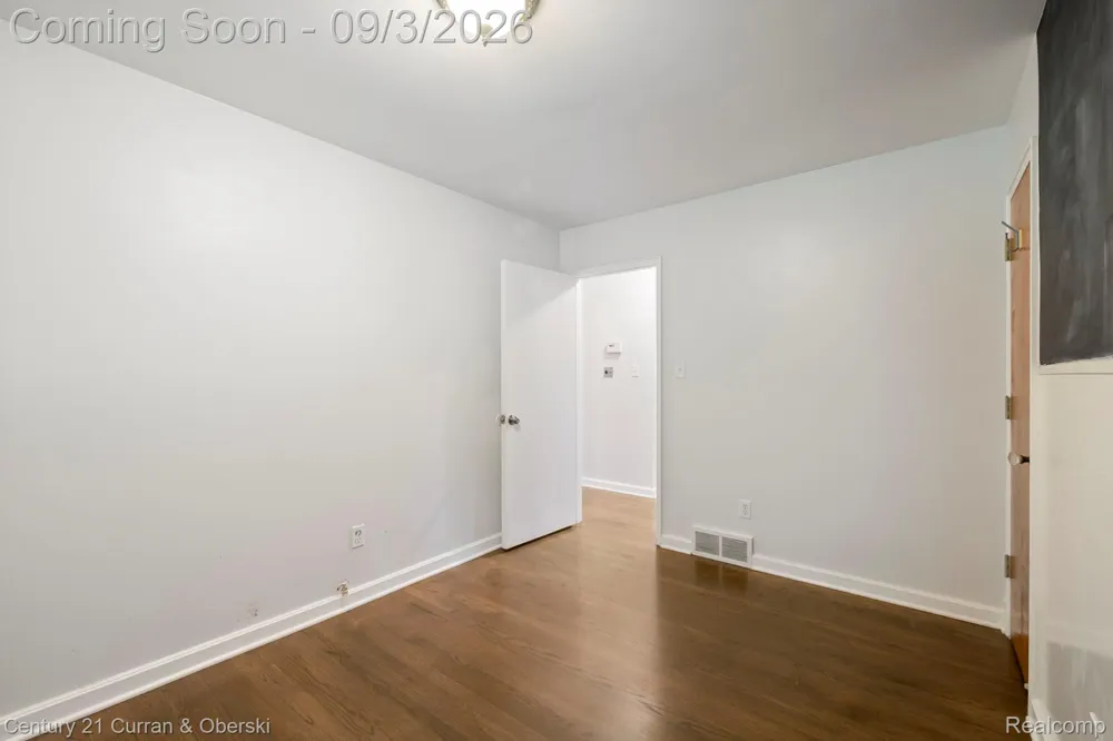 31560 Leelane Farmington City, MI 48336