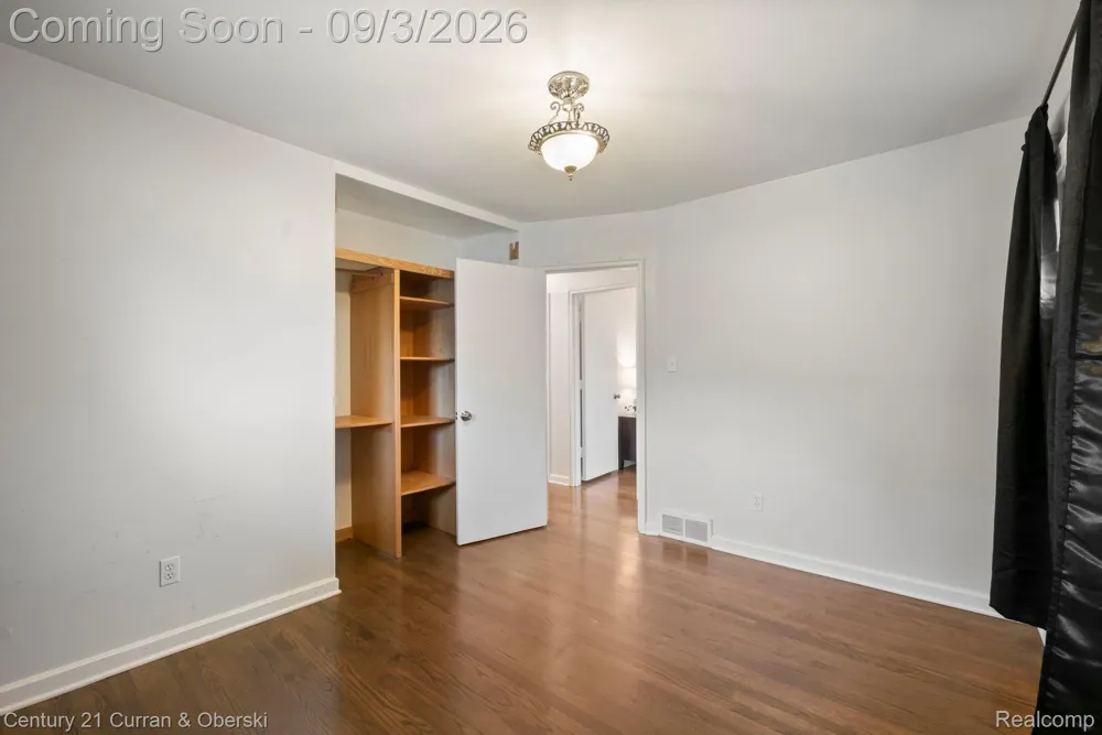 31560 Leelane Farmington City, MI 48336