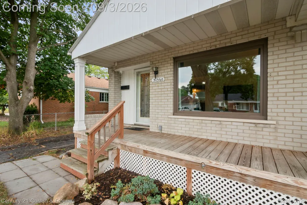 31560 Leelane Farmington City, MI 48336