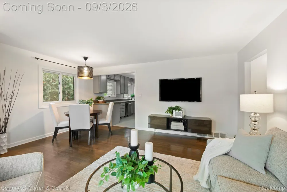 31560 Leelane Farmington City, MI 48336