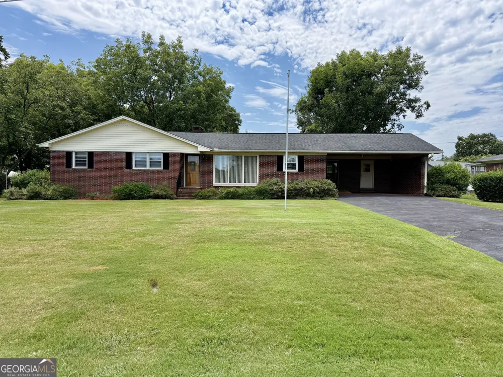 95 Race ST Hartwell, GA 30643