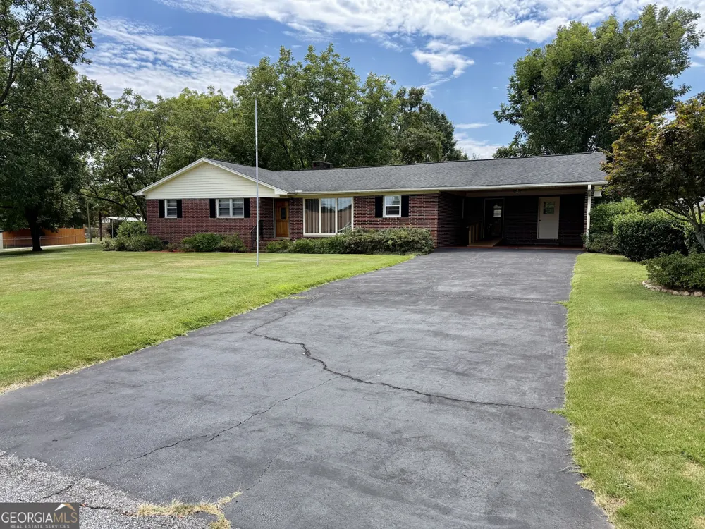 95 Race ST Hartwell, GA 30643