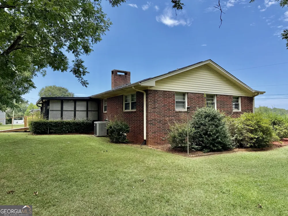 95 Race ST Hartwell, GA 30643