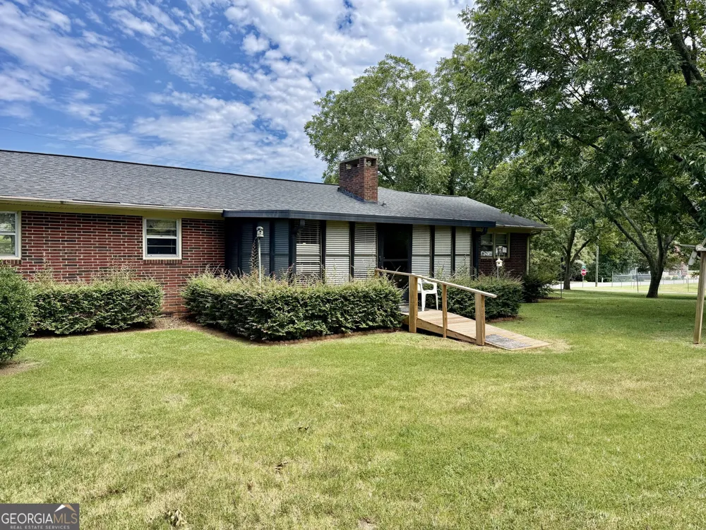 95 Race ST Hartwell, GA 30643