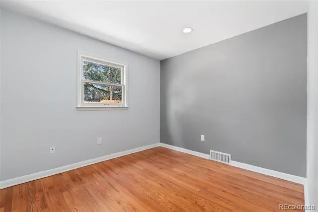 886 Kingston Street Aurora, CO 80010