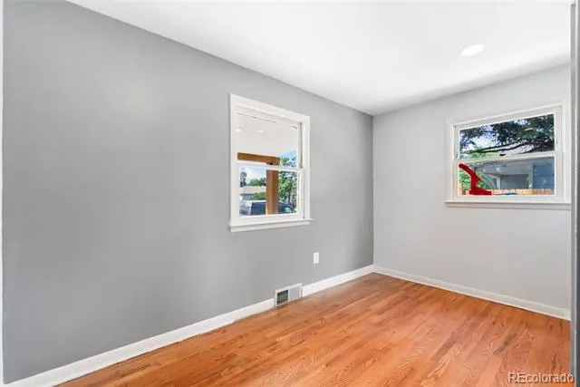 886 Kingston Street Aurora, CO 80010