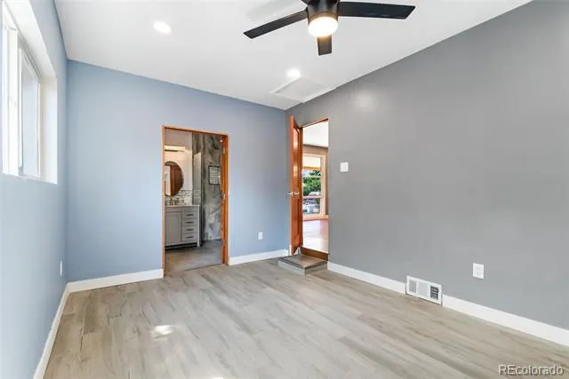 886 Kingston Street Aurora, CO 80010