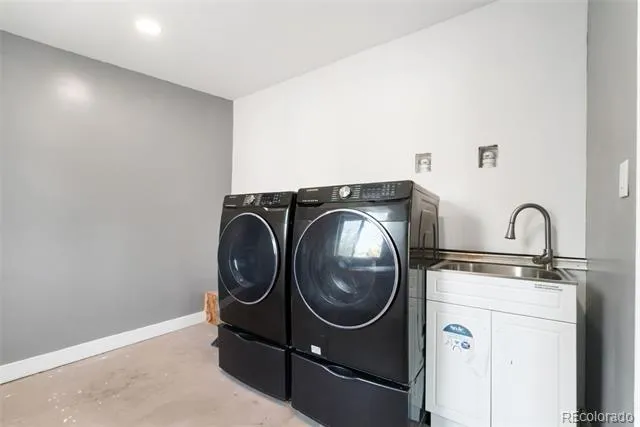 886 Kingston Street Aurora, CO 80010