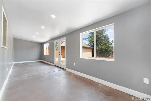 886 Kingston Street Aurora, CO 80010