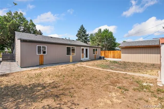 886 Kingston Street Aurora, CO 80010