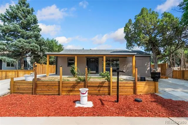 886 Kingston Street Aurora, CO 80010