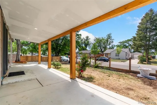 886 Kingston Street Aurora, CO 80010