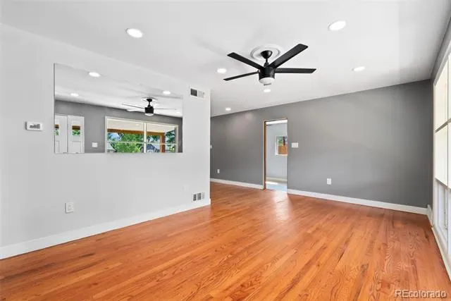 886 Kingston Street Aurora, CO 80010