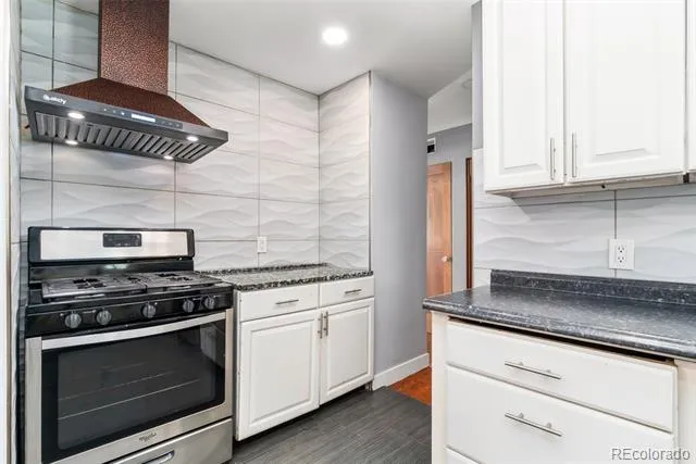 886 Kingston Street Aurora, CO 80010