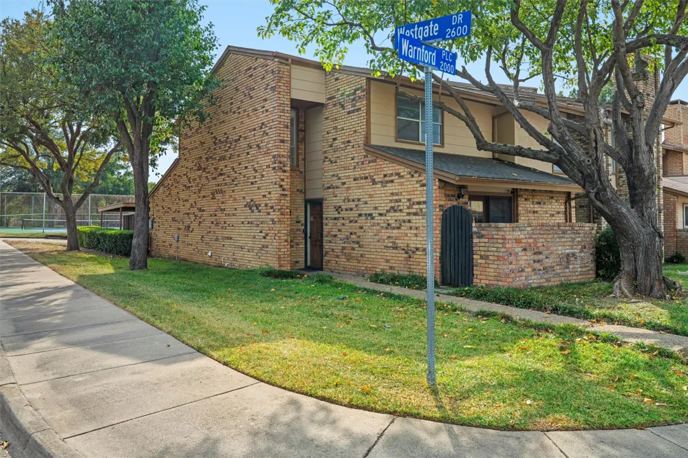 2014 Warnford Place Arlington, TX 76015