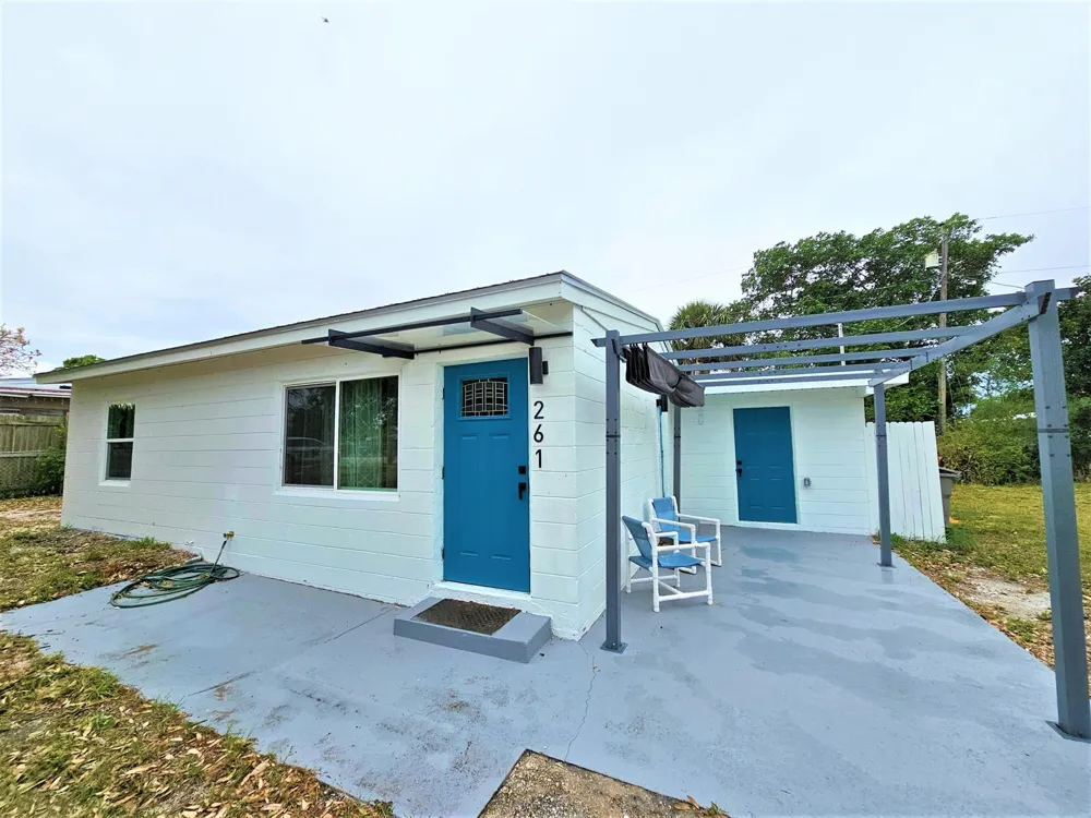 261 6th Court SW Vero Beach, FL 32962