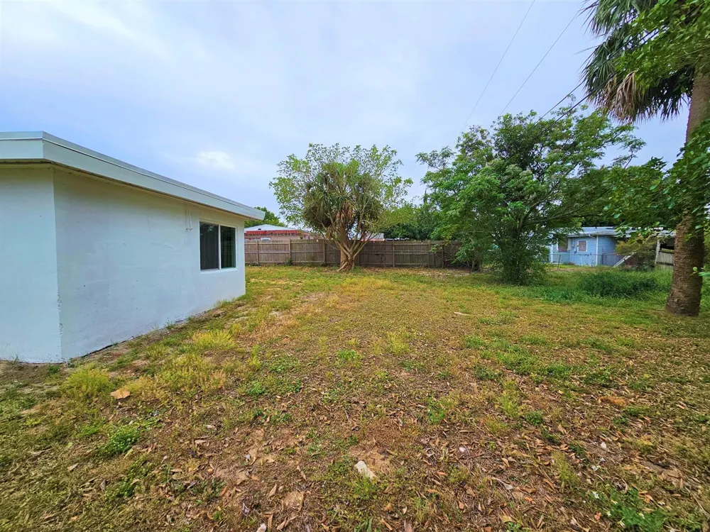 261 6th Court SW Vero Beach, FL 32962