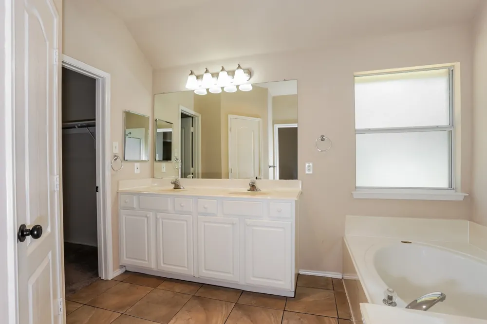 2217 Forest Park Circle Mansfield, TX 76063