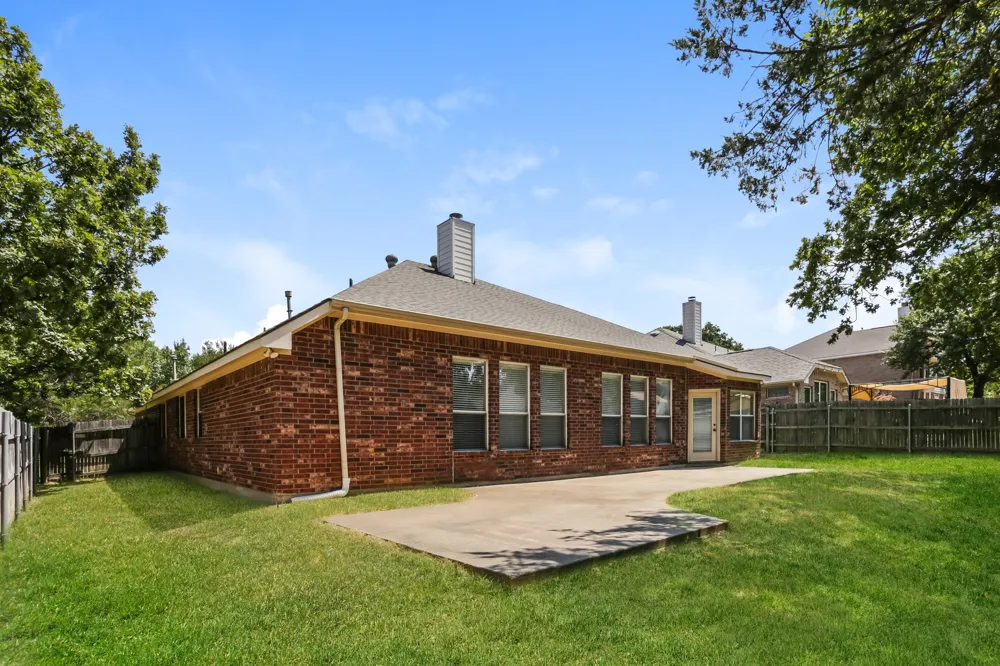 2217 Forest Park Circle Mansfield, TX 76063