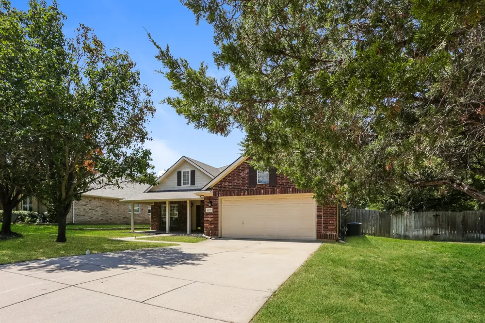 2217 Forest Park Circle Mansfield, TX 76063