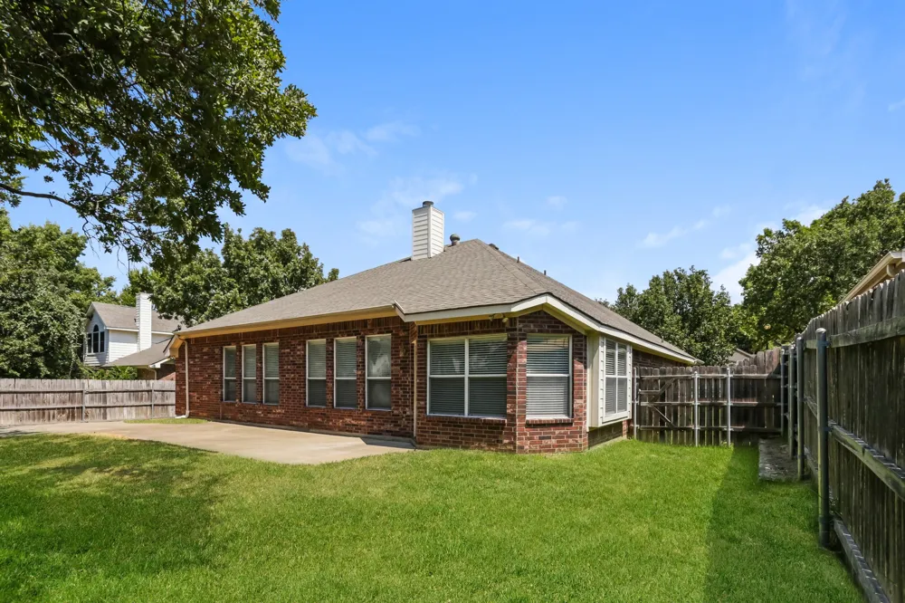 2217 Forest Park Circle Mansfield, TX 76063