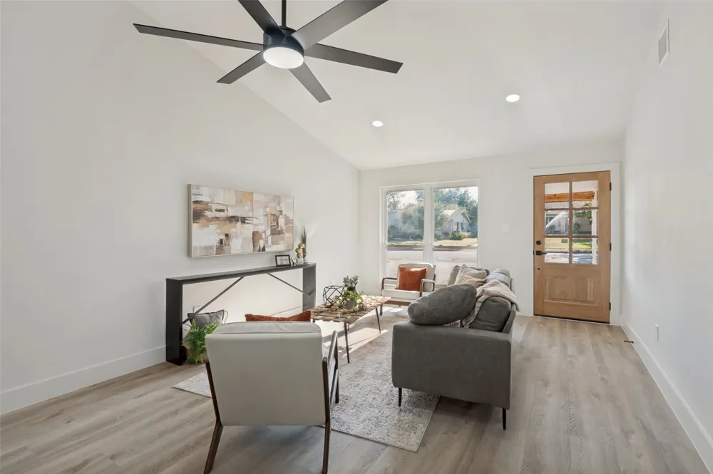 14517 Dennis Lane Farmers Branch, TX 75234