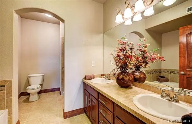 9079 E Panorama Circle #204 Englewood, CO 80112
