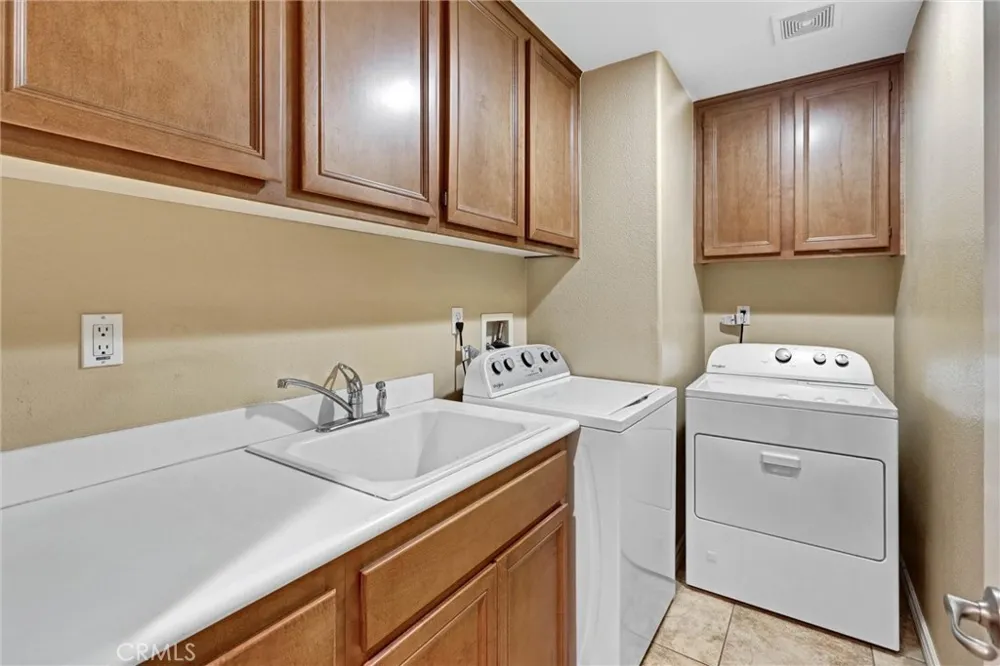 5583 Harmony Eastvale, CA 91752