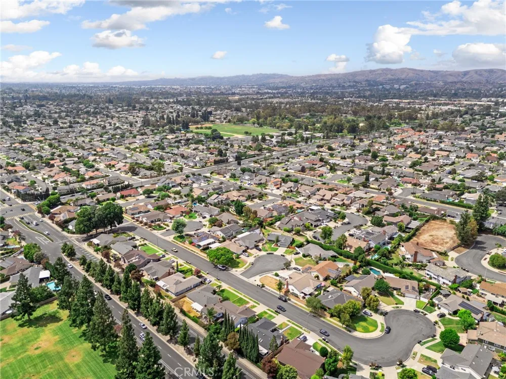 302 Sarah Avenue Placentia, CA 92870