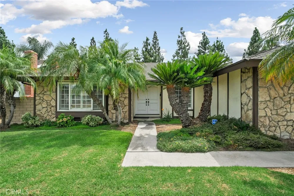 302 Sarah Avenue Placentia, CA 92870
