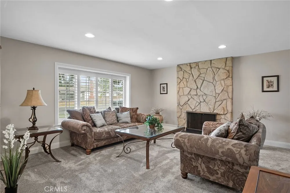 302 Sarah Avenue Placentia, CA 92870